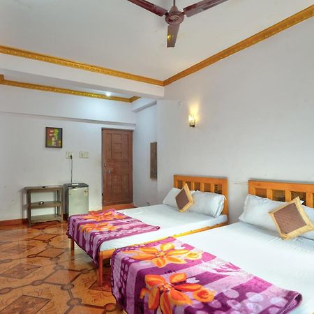 Om Sai Guest House Calangute Exterior foto
